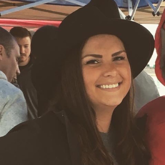 Meet your Posher, Taylor - Picture 3 of 4